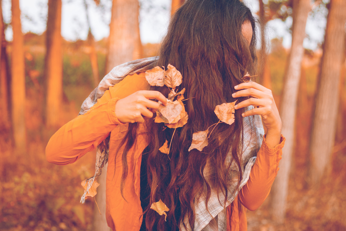 Cura dei capelli: trattamenti e prodotti per ridargli brillantezza in autunno